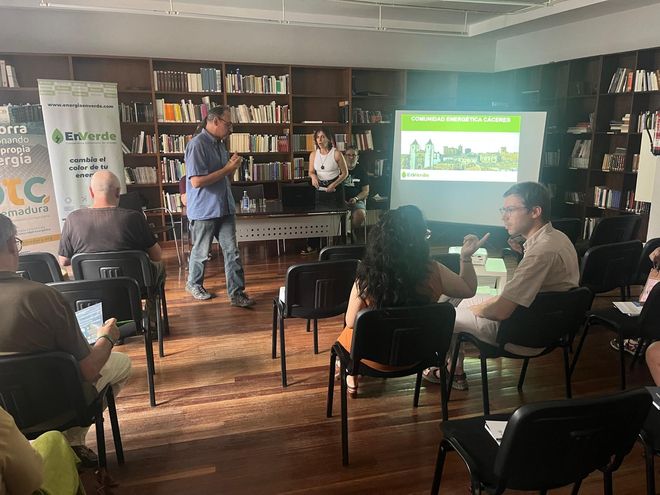 Galería | Presentación de la comunidad energética en Cáceres