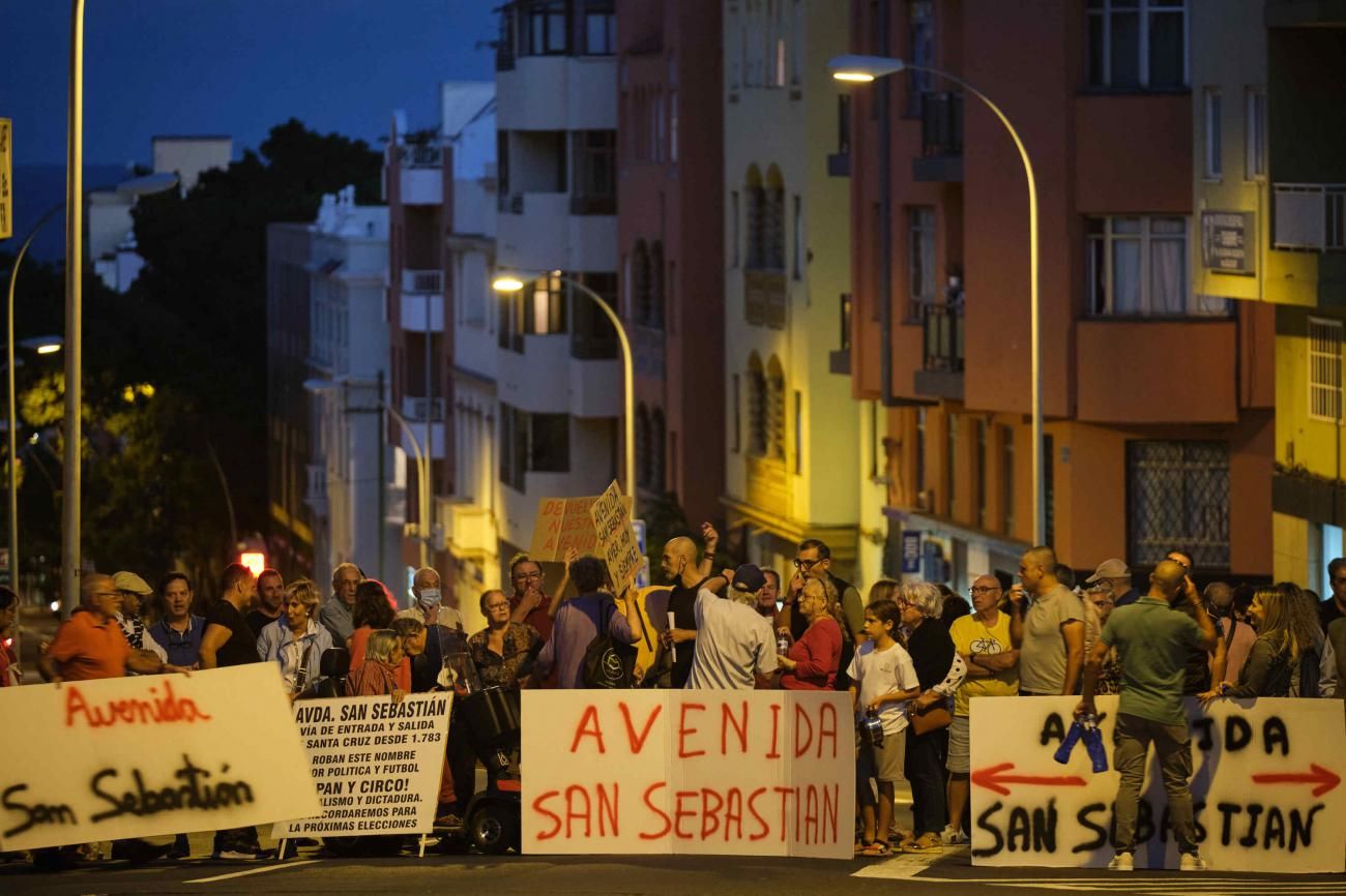 Movilización de los vecinos de San Sebastián contra el cambio de nombre de la avenida