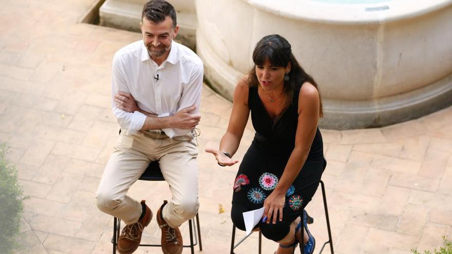 Antonio Maíllo y Teresa Rodríguez durante el acto de presentación de la confluencia