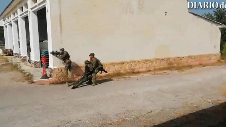 Mira el vídeo de las prácticas militares de la sección de infantería del Batallón Filipinas en Ibiza