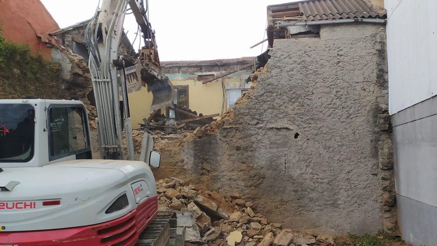 Carral inicia el derribo del antiguo Bar Primavera