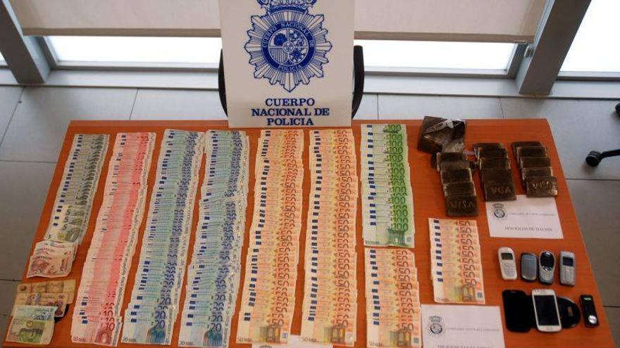 La Policía Nacional desmantela dos puntos de venta de droga en Valdefierro