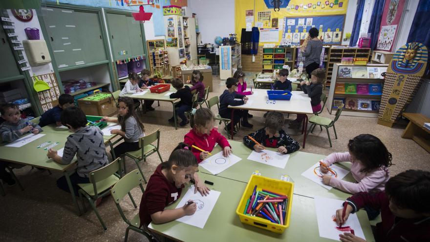 Las familias y el alumnado proponen a 38 docentes como los mejores de España - Vimarsana News
