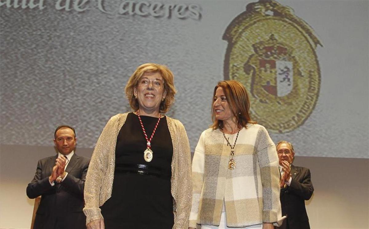El Brocense se une al selecto club de los que poseen la Medalla de Cáceres