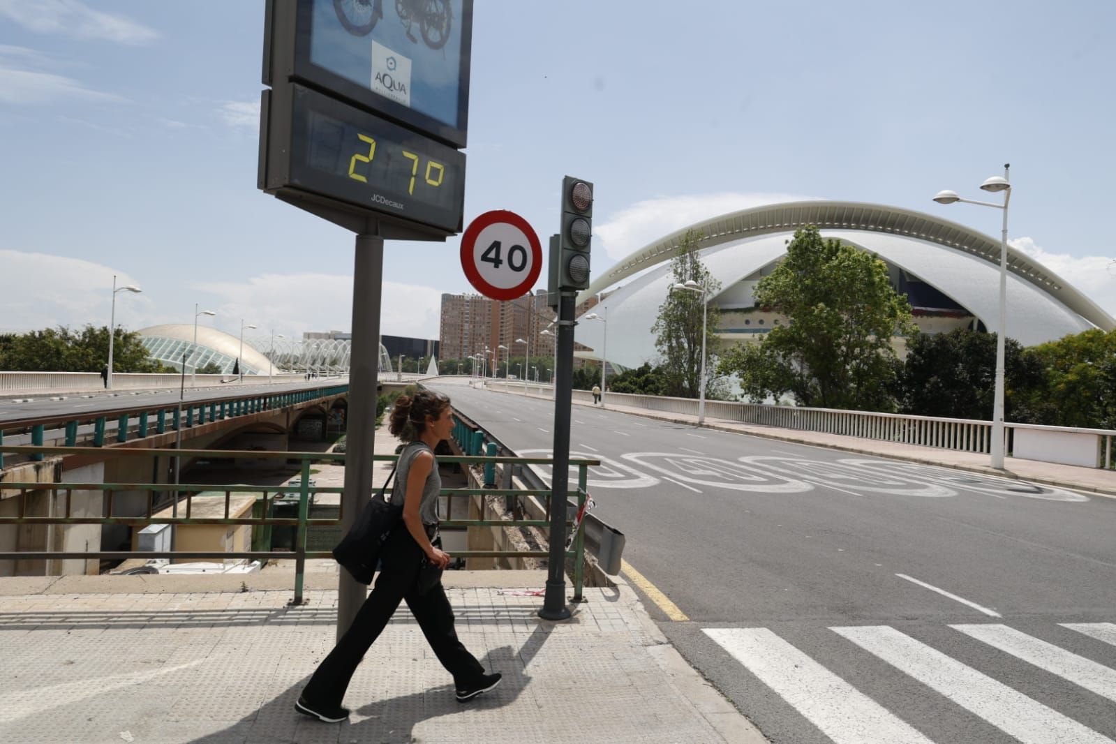 Calor en València en una jornada con poco sol y nubes