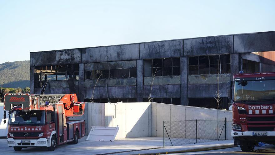 Un foc crema una nau del polígon industrial de Calonge