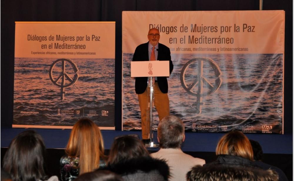 Mujeres del mundo claman por la paz en Alicante