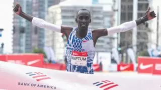 Kelvin Kiptum, plusmarquista mundial de maratón, muere en un accidente de coche