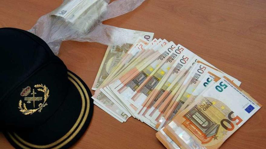Imagen de parte de los billetes recuperados por la Guardia Civil.