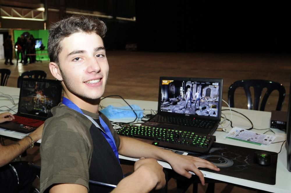 Este fin de semana tiene lugar en Silleda la ''LAN Party'' más grande de Galicia, en la que cientos de ''gamers'' jugarán y competirán juntos a distintos videojuegos.