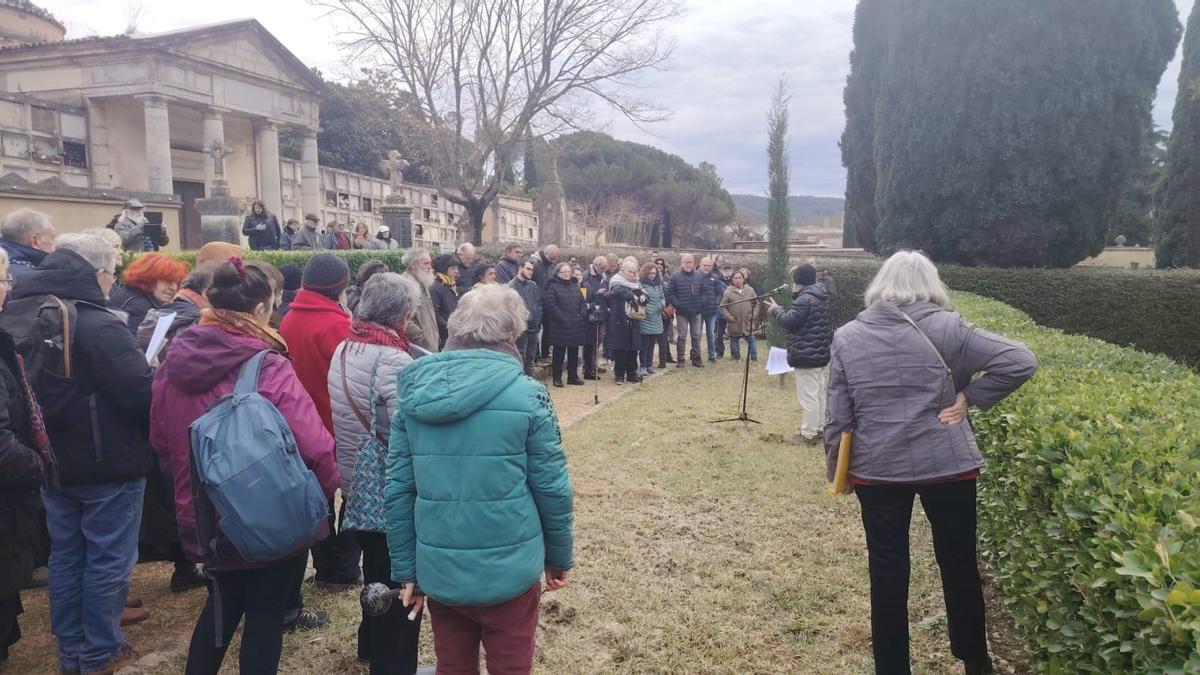 Un discurs al Cementiri Vell, durant l'acte.