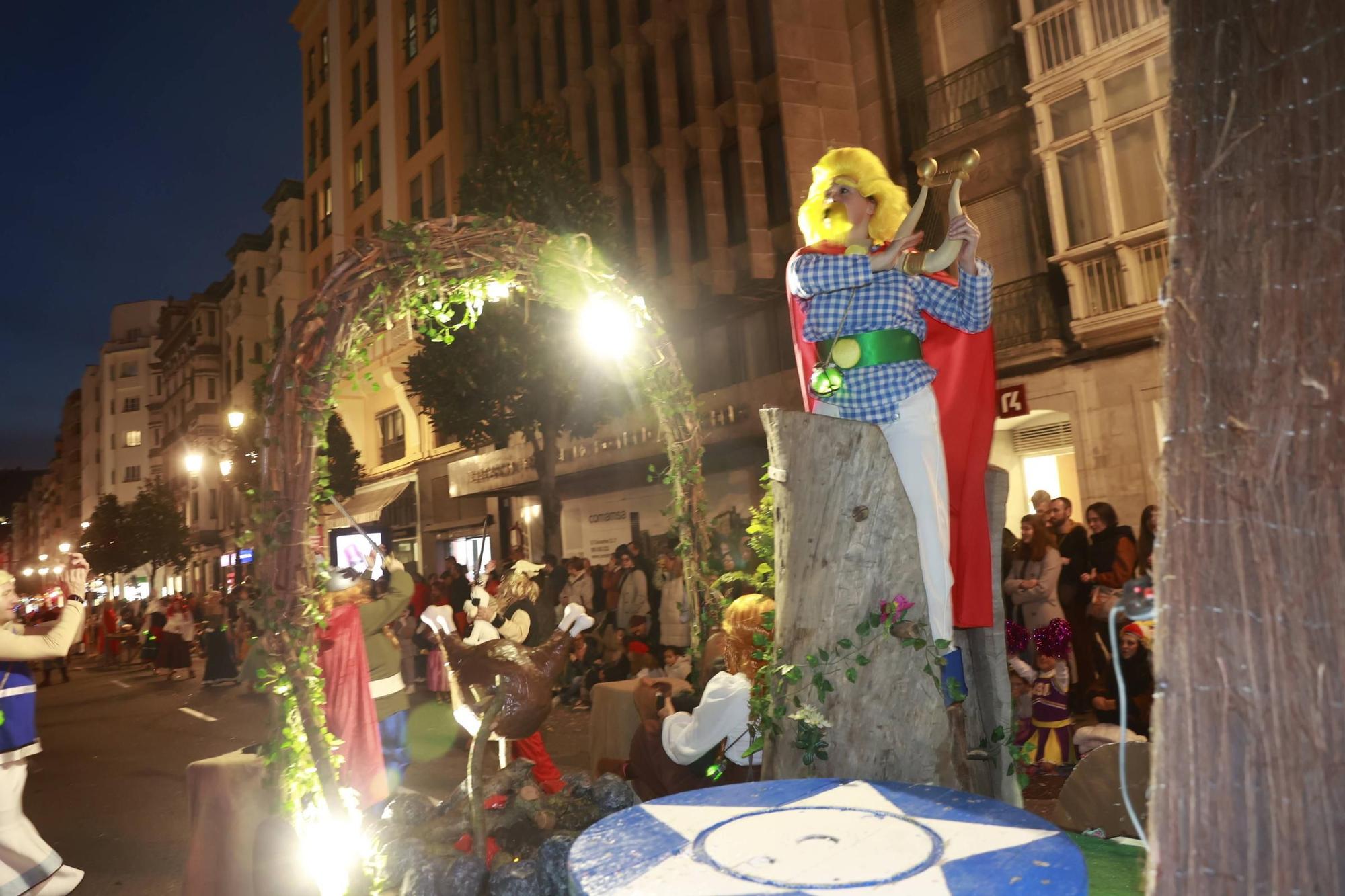 EN IMÁGENES: El Carnaval llena de color y alegría las calles de Oviedo