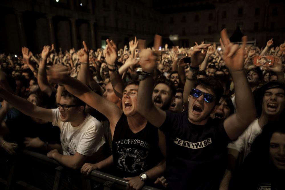 Offspring desata la locura en Gijón