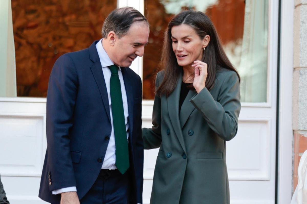 La Reina Letizia con unos aros de la firma valenciana Singularu