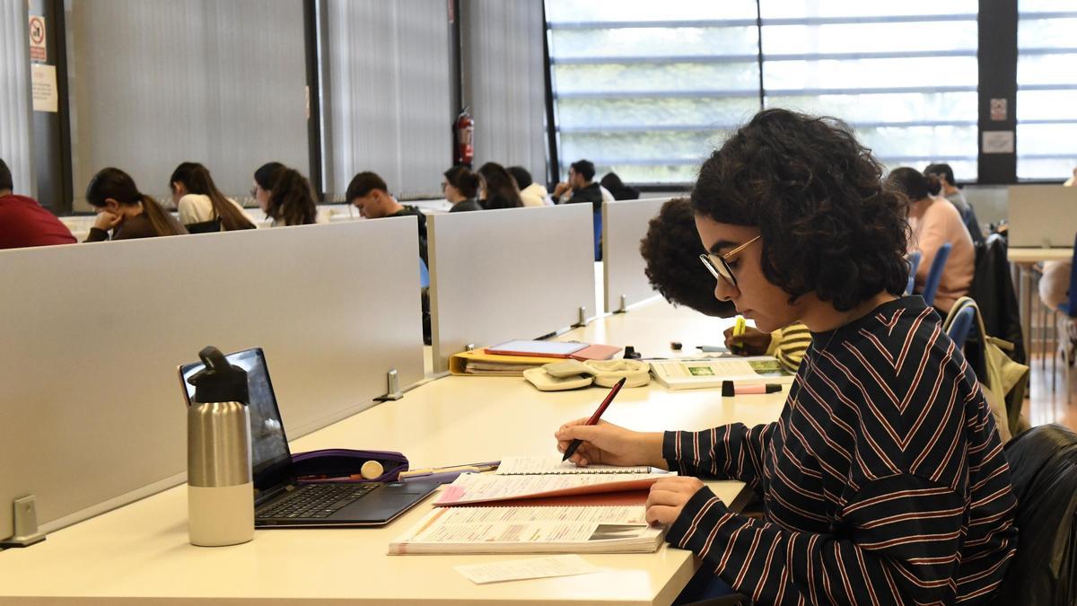 Andrea López esta semana en la Biblioteca Municipal de Alcantarilla