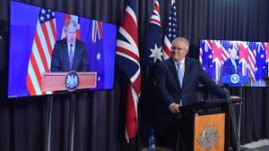 El primer ministro británico, Boris Johnson, su homólogo australiano, Scott Morrison, y el presidente de Estados Unidos, Joe Biden, emn una rueda de prensa conjunta tras anunciar la creación de la alianza AUKUS.