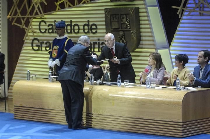 ENTREGA DE HONORES Y DISTINCIONES DEL CABILDO DE ...