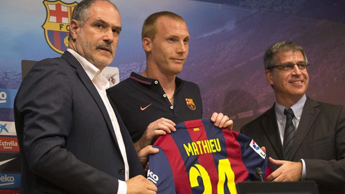 Andoni Zubizarreta, junto a Mathieu y el vicepresidente Mestre