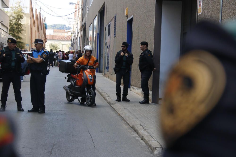 Resistència pacífica davant d'Unipost a Terrassa