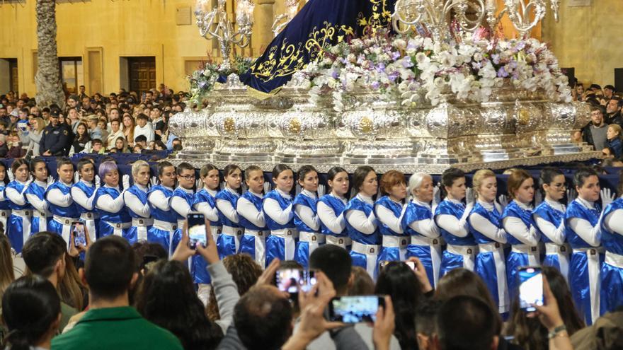 Una caseta venderá a partir del día 20 en la Plaza de Baix las sillas de Semana Santa de Elche a 5 y 7 euros