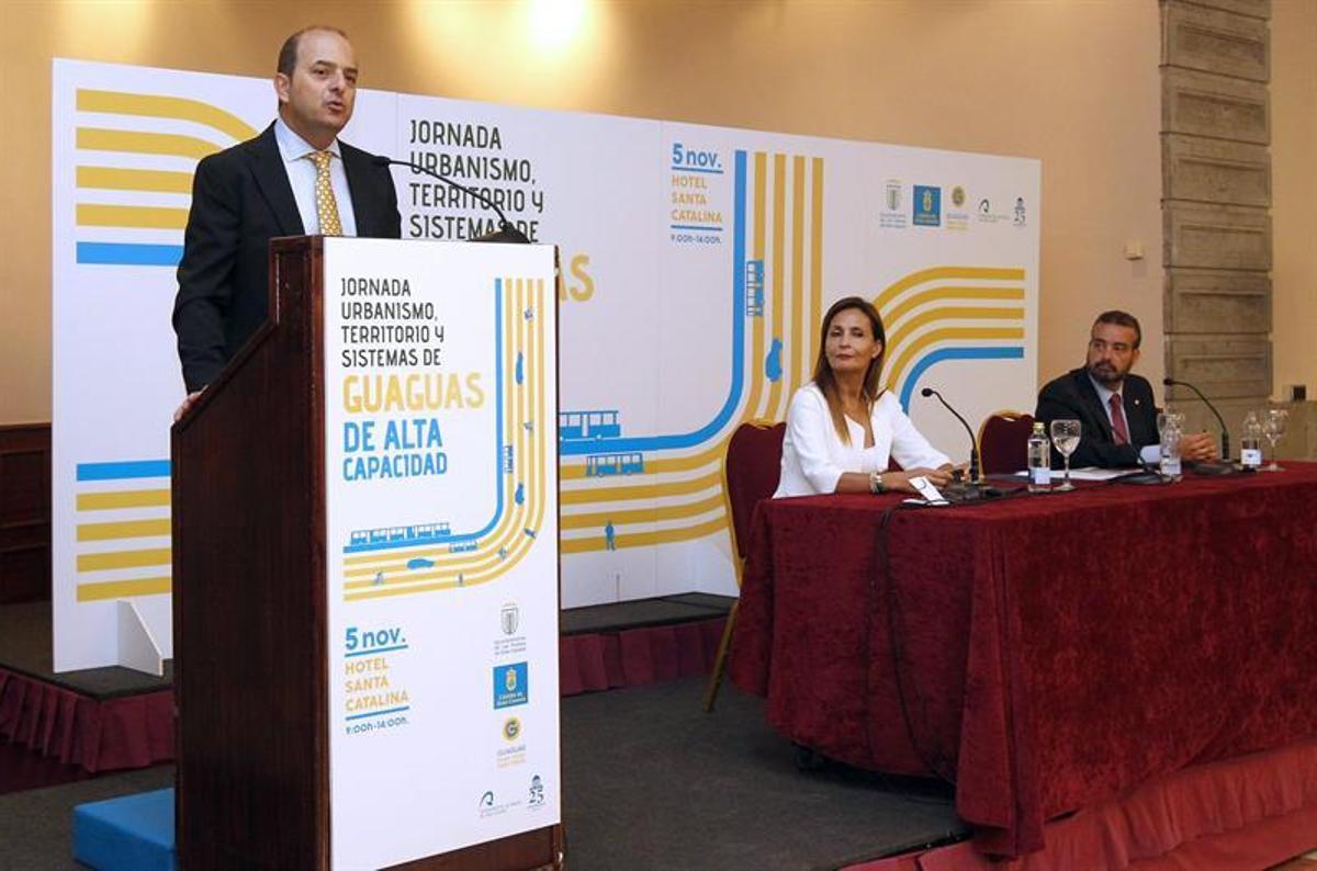 El alcalde de Las Palmas de Gran Canaria, Juan José Cardona, inagura la Jornada Urbanismo, Territorio y Sistemas de Guaguas de Alta Capacidad.