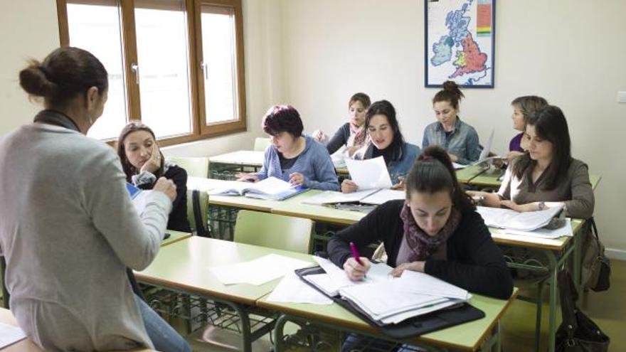 Un grupo de alumnas en una de las aulas de la Universidad de Educación a Distancia.