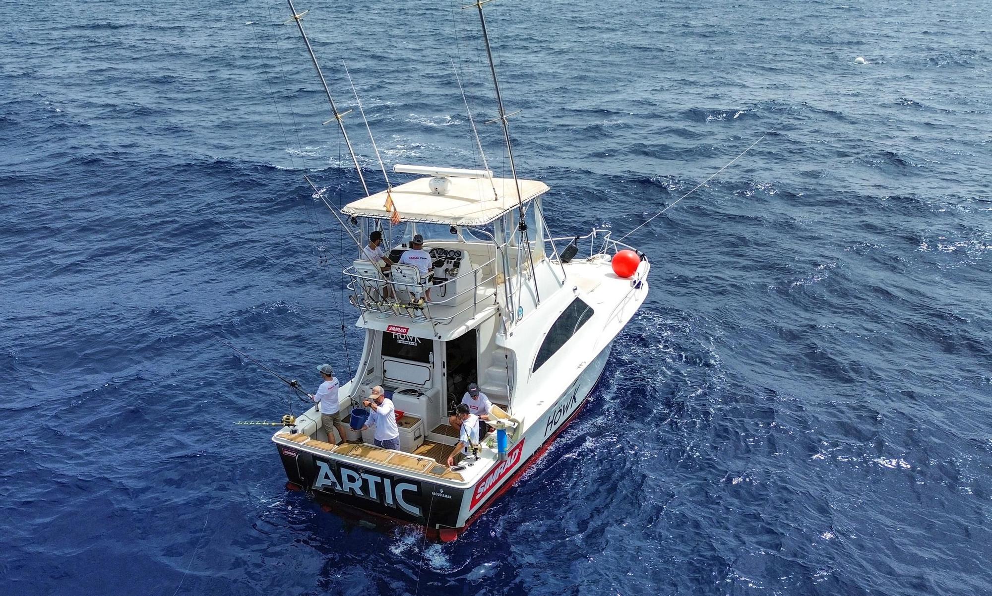 Un día a bordo del Artic pescando atunes rojos para marcarlos con GPS