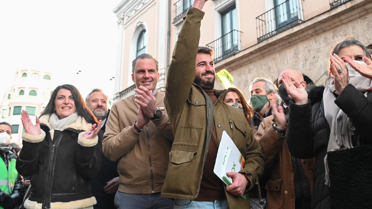 El candidato de Vox, Juan García-Gallardo, durante un acto electoral antes de las elecciones el pasado 28 de enero.