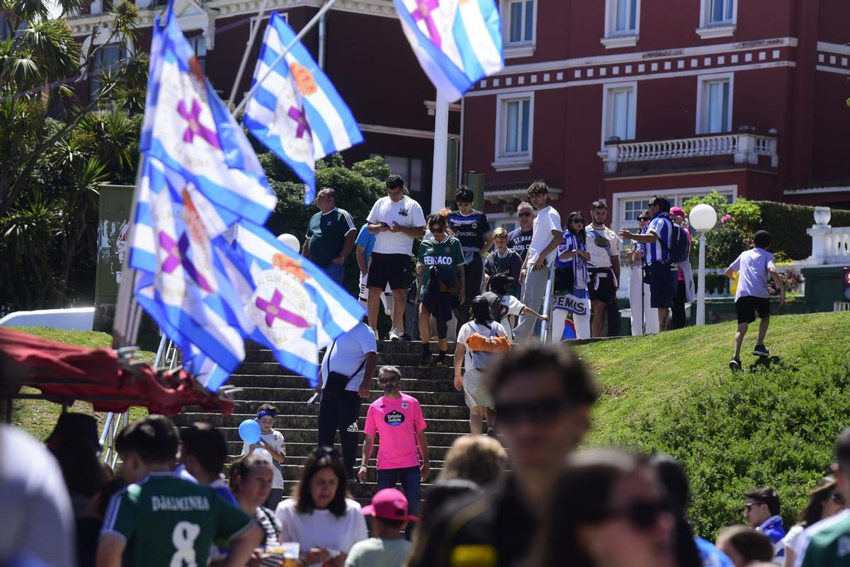 La Fan Zone de Riazor calienta motores en la fiesta del ascenso del Deportivo.