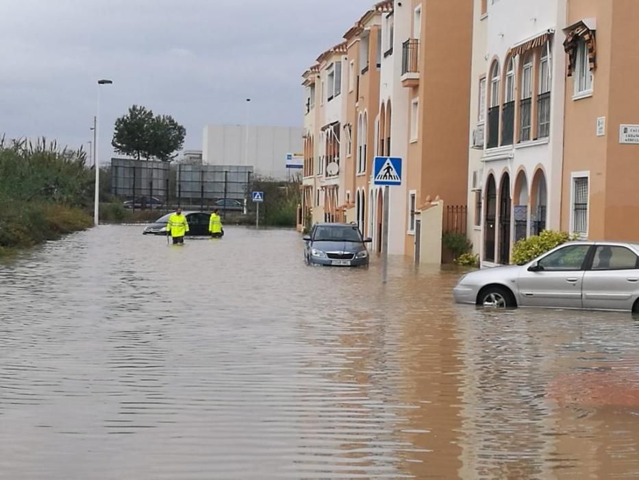 Desperfectos e inundaciones generadas por la tromba de lluvia que ha descargado en Torrevieja