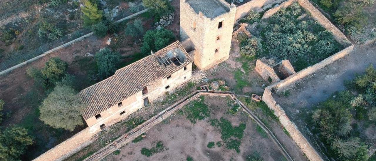 Vista aérea de L&#039;Alqueria de l&#039;Aigua Fresca, donde se aprecian los daños en tejado.