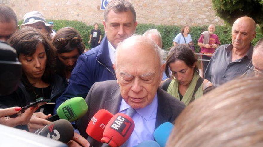 L&#039;expresident Jordi Pujol a la sortida del tanatori.