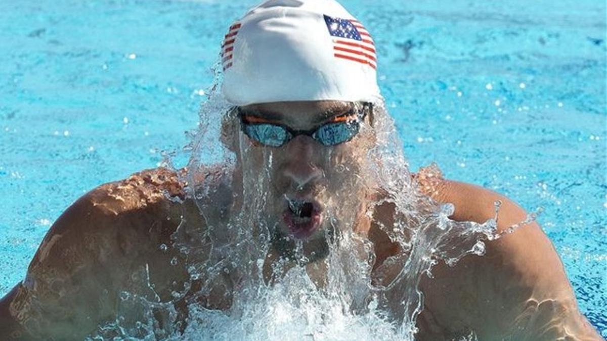 Michael Phelps regresó a la competición con una gran victoria en 100 mariposa