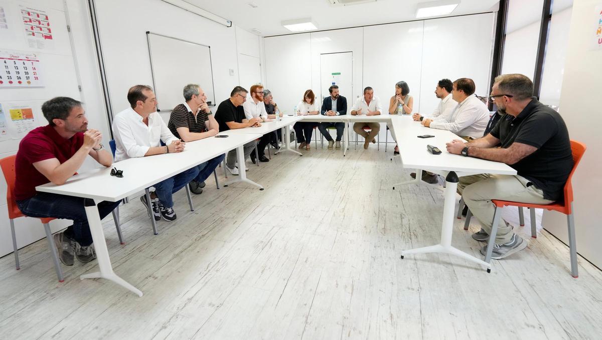 Reunión con miembros del comité de empresa de la Central Nuclear de Almaraz.