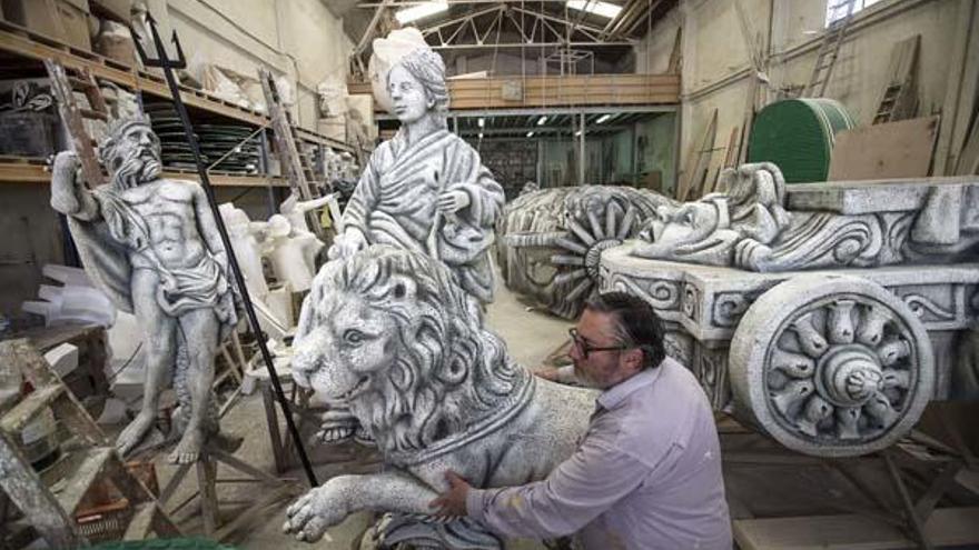 Artistas falleros envían una réplica de la Cibeles y Neptuno a la final de Milán