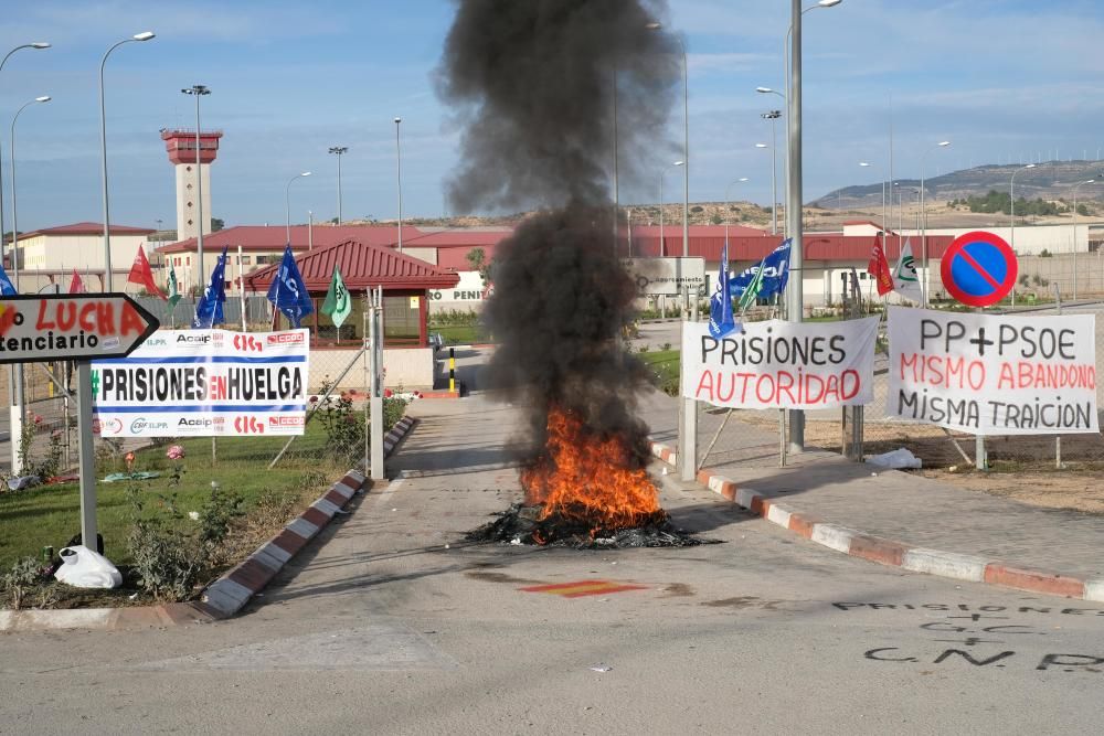 Segundo día de huelga de los funcionarios de prisiones en Alicante