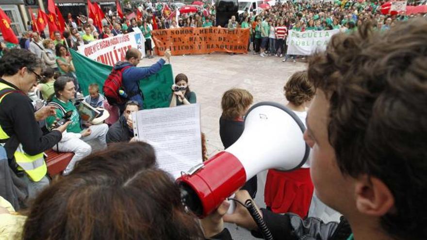 Los manifestantes, durante la concentración en Oviedo.