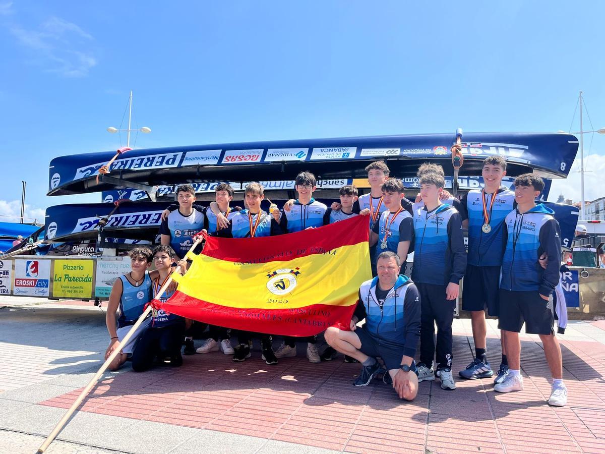 La fiesta del remo de O Morrazo en el Campeonato de España de bateles en Castro Urdiales La fiesta del remo de O Morrazo en el Campeonato de España de bateles en Castro Urdiales