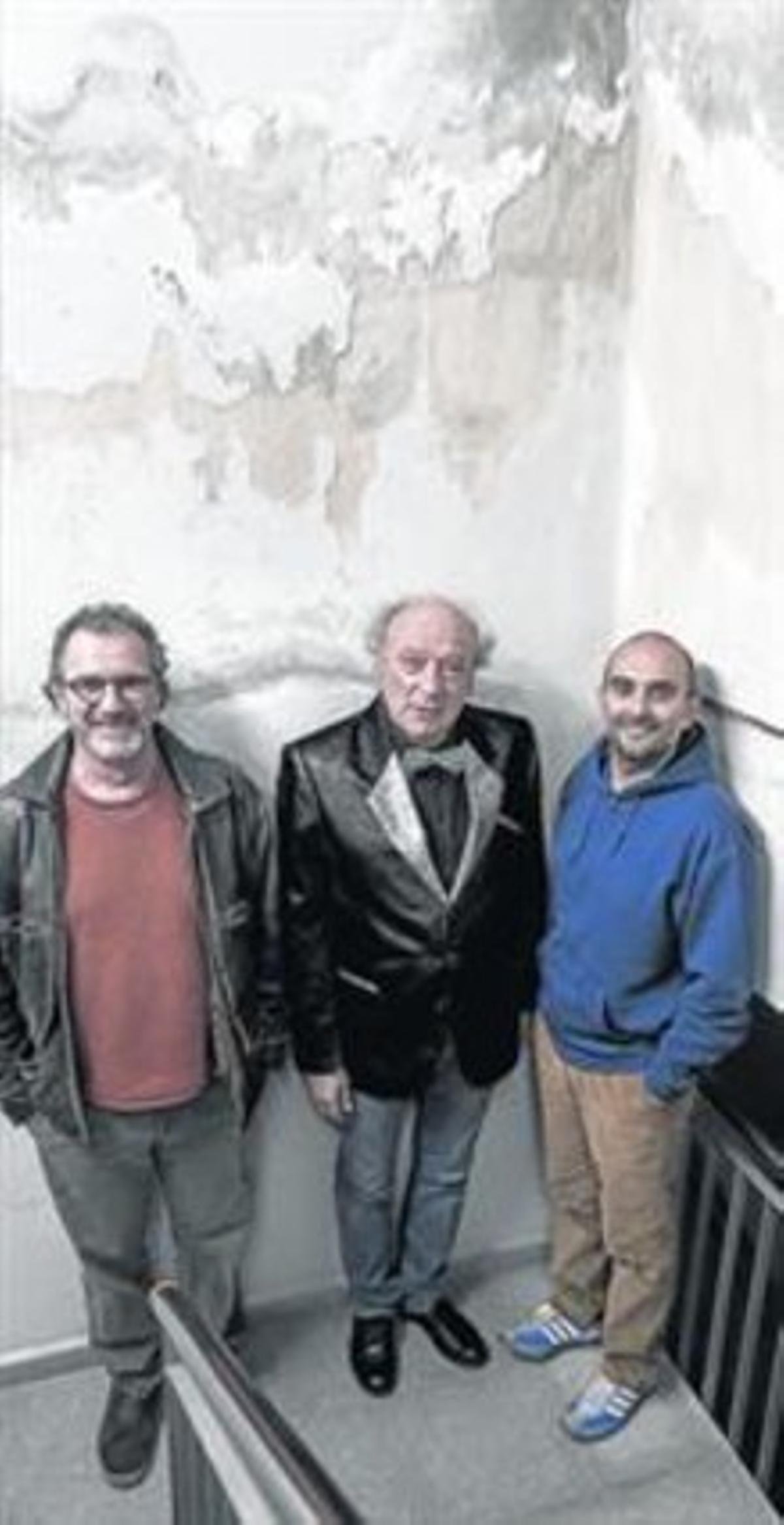 Quimi Portet, Jaume Sisa i Joan Miquel Oliver, fotografiats a Vilafranca del Penedès.
