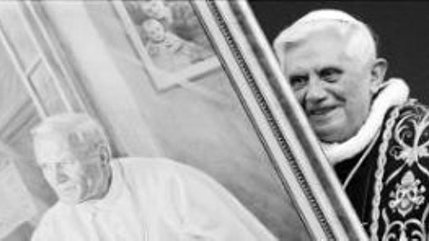 El Vaticano hace beato a Wojtylaal remitir la crisis de la pederastia