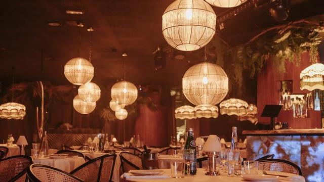 El salón interior de Monkey Ibiza.