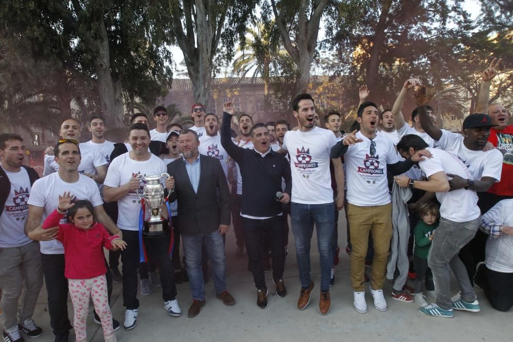 El Saguntino celebra el título de Copa a lo grande