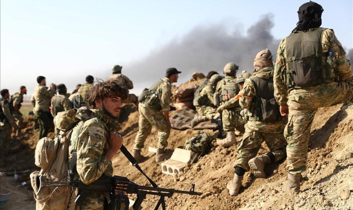 zentauroepp50364471 turkish backed syrian rebels and turkish soldiers watch as s191012171150