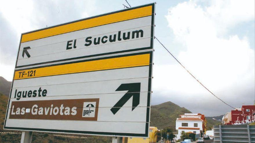 Cartel en la carretera hacia El Suculum.