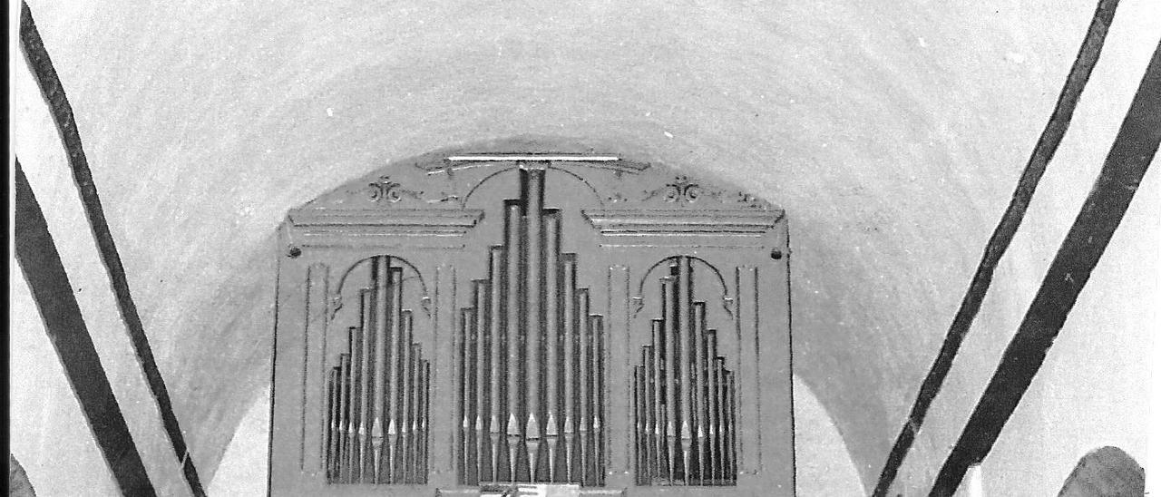 Frontis del órgano que inauguró Saint Säenz el 14 de enero de 1900