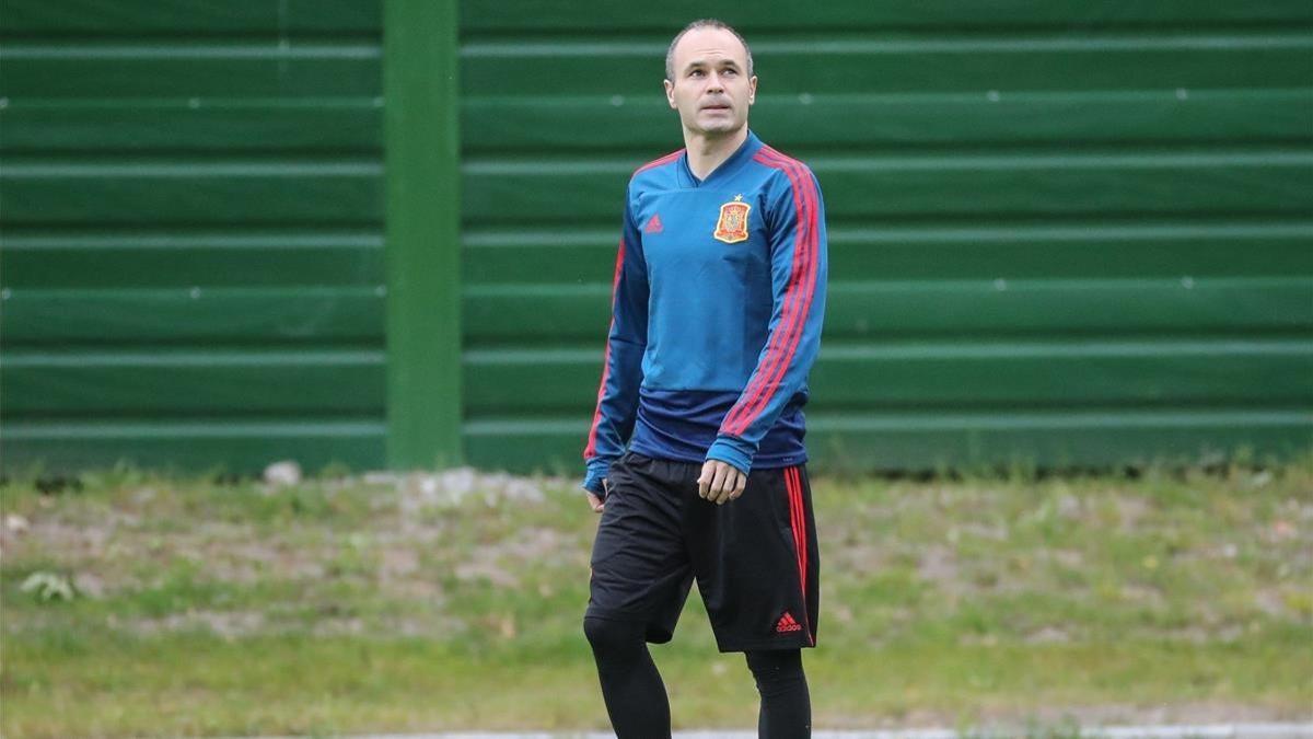 Andrés Iniesta durante el entrenamiento previo al España - Marruecos