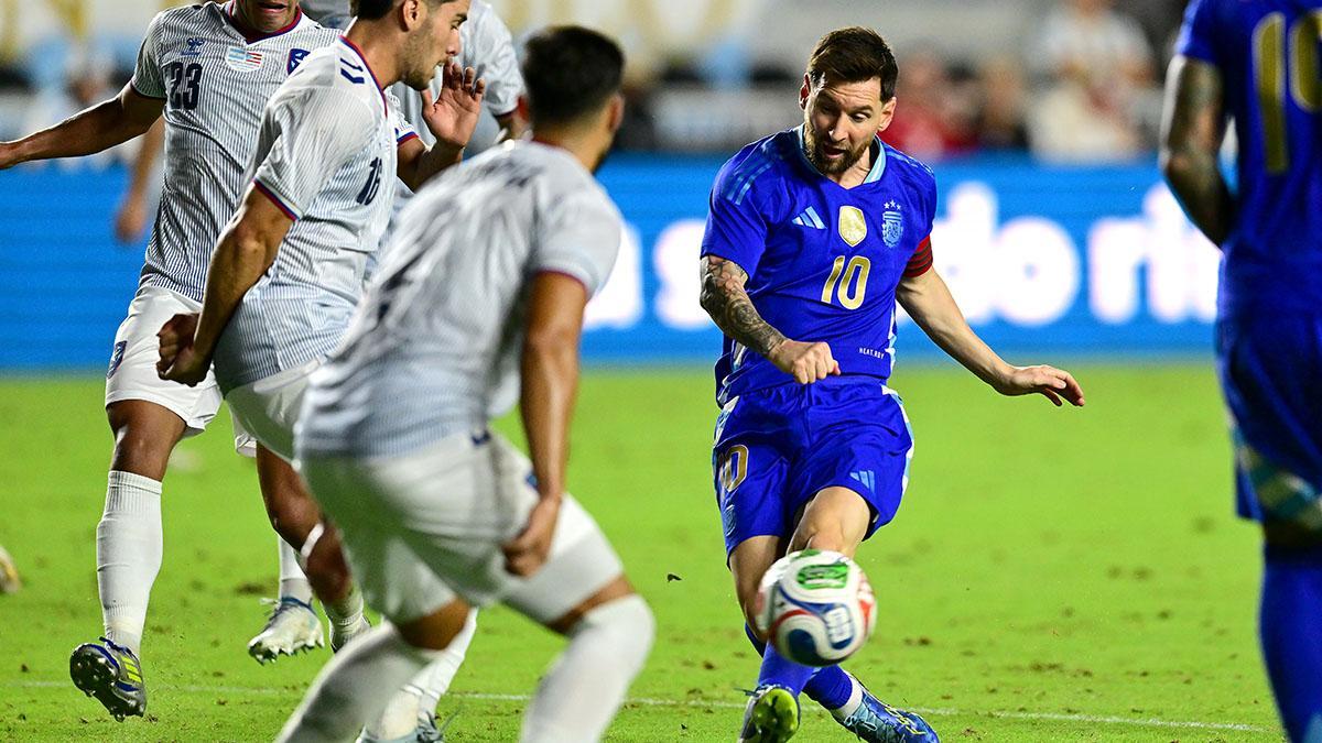 La perfecta asistencia de Leo Messi a Montiel para subir el 0-2 al marcador ante Puerto Rico