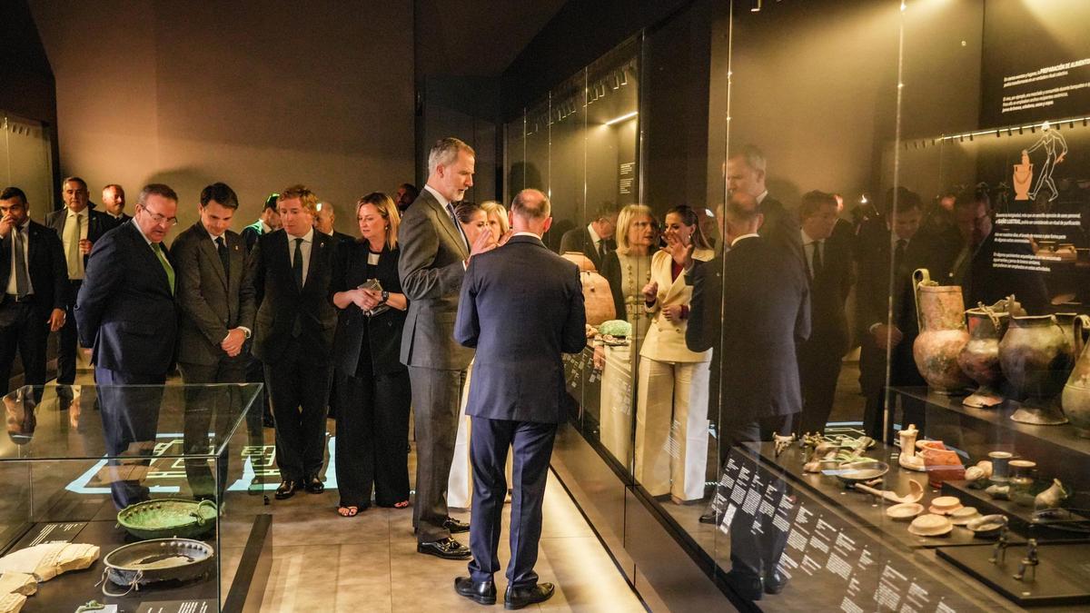 El rey Felipe VI durante la inauguración de la sala Tarteso, el pasado mes de mayo.