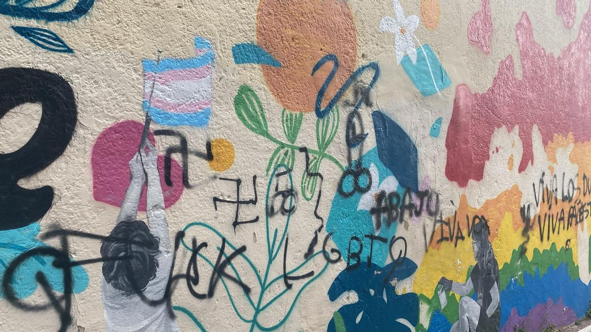 Algunas de las pintadas que se han realizado sobre el mural