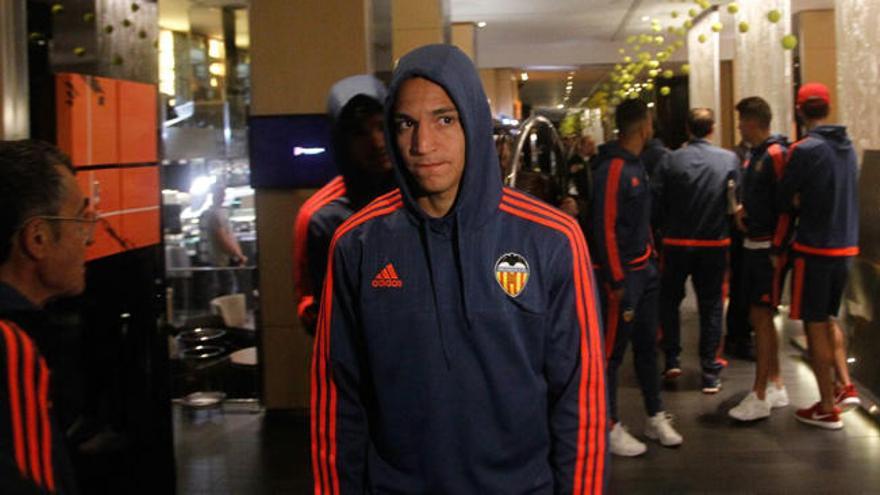 La lluvia anula el paseo matinal del Valencia en Madrid